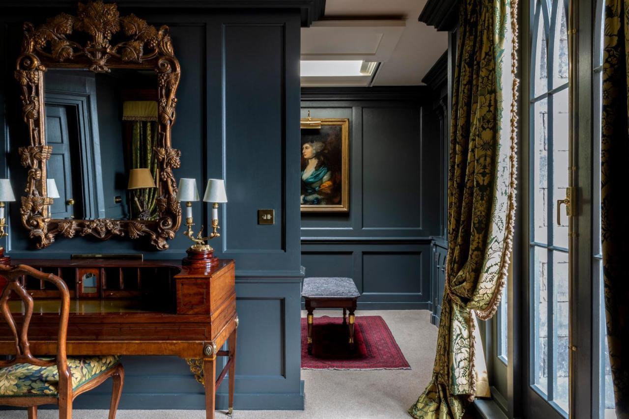 Suite avec Salon et Balcon